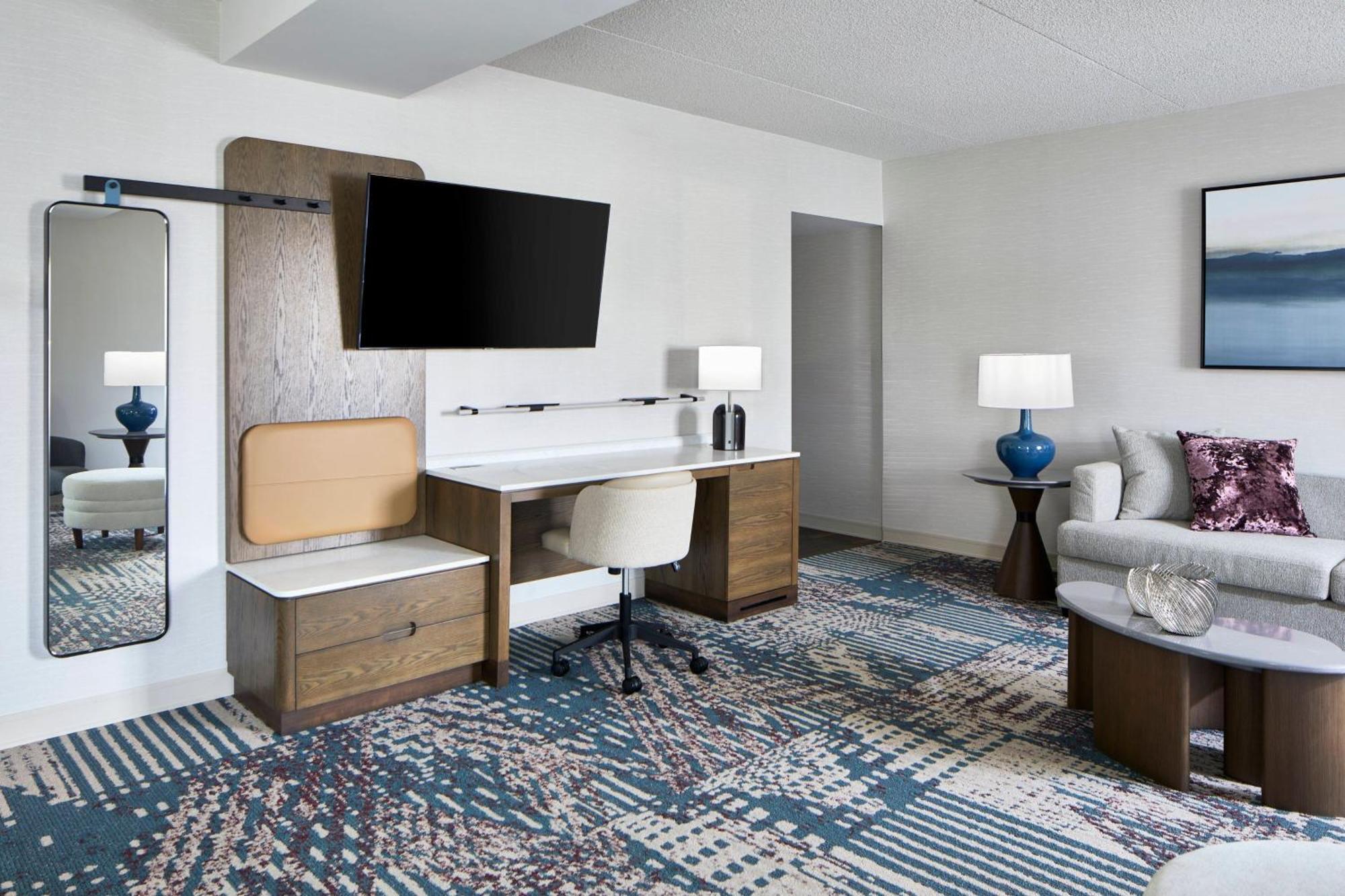 Delta Hotels By Marriott Toledo Exterior photo